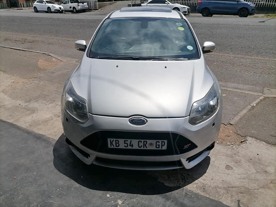 2013 Ford Focus 2.0 ST Hatchback Sunroof leather seat 2013 Ford Focus 2.0 ST Hatchback Sunroof leather seat