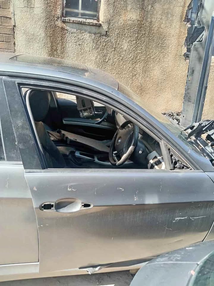 Bmw 320i e90 face-lift right front door Bmw 320i e90 face-lift right front door