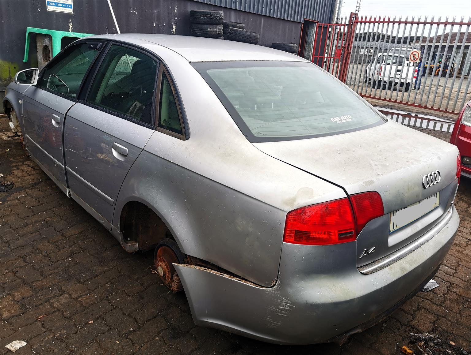 Stripping 2006 Audi A4 B7 2.0L ALT for spare parts.