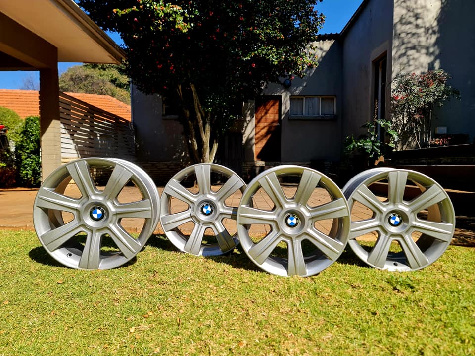 17" BMW RIMS LIKE NEW