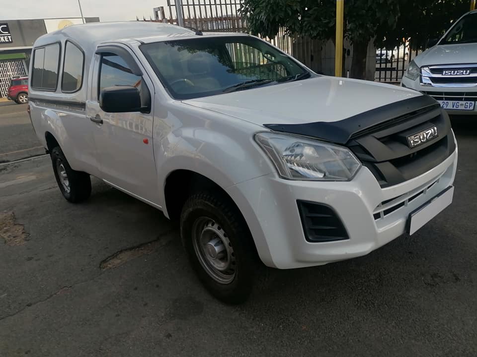 2017 Isuzu Bakkie KB250 With a Canopy