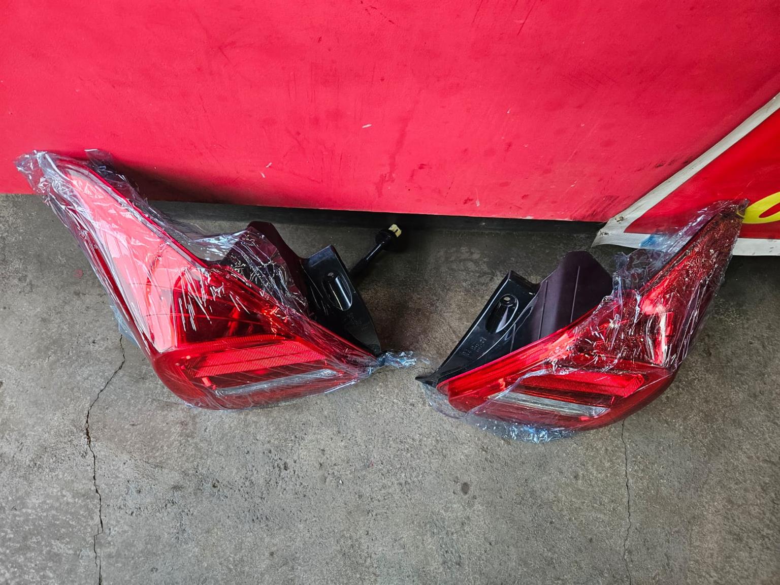 🚗 Suzuki Swift Tail Lights (2018–2023) – Brand New for Sale! 🚗 - Private Seller