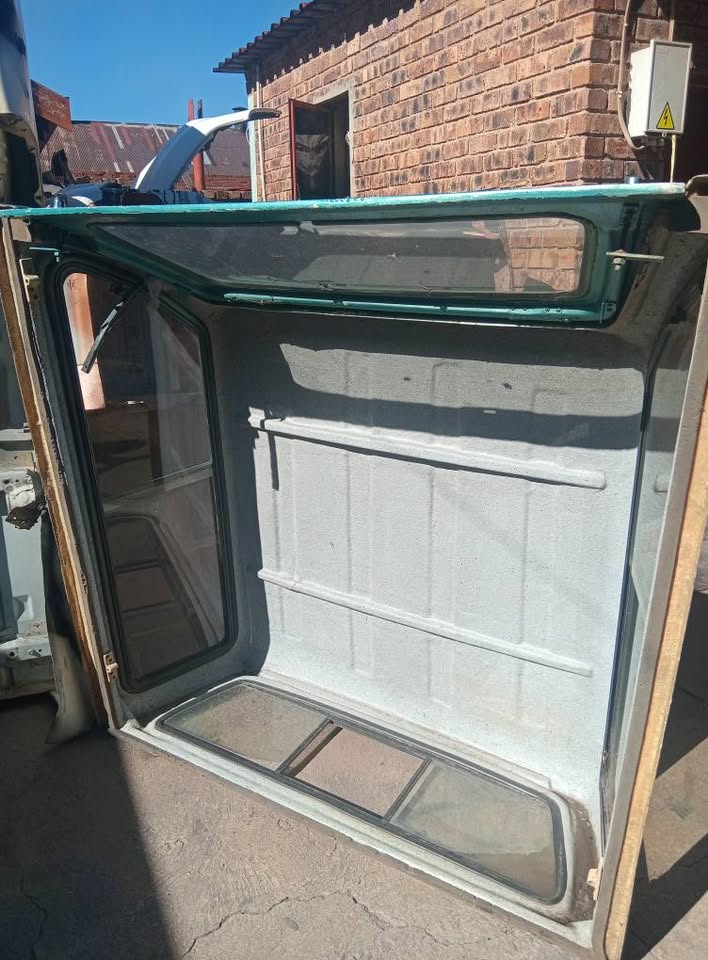 Isuzu KB250 Double Cab Canopy For Sale - Private Seller Isuzu KB250 Double Cab Canopy For Sale - Private Seller