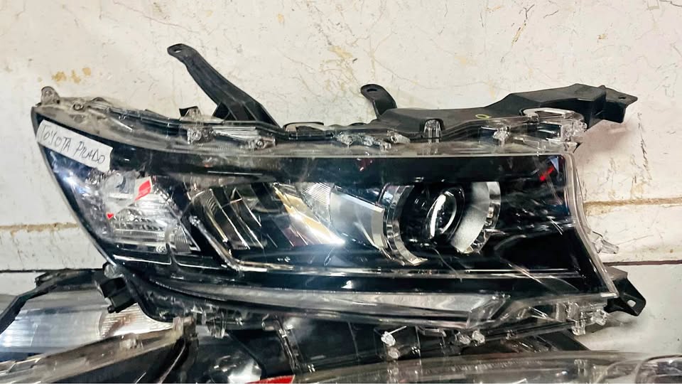 Toyota Land Cruiser Prado 150 headlights - Private Seller Toyota Land Cruiser Prado 150 headlights - Private Seller