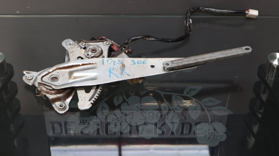 LEXUS GS300 REAR RIGHT WINDOW MECHANISM - Private Seller LEXUS GS300 REAR RIGHT WINDOW MECHANISM - Private Seller