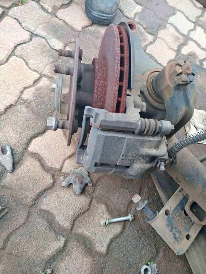 2017 Mahindra bolero maxi truck complete hub n stub with disc and caliper for sale @ circle 7 - Private Seller 2017 Mahindra bolero maxi truck complete hub n stub with disc and caliper for sale @ circle 7 - Private Seller