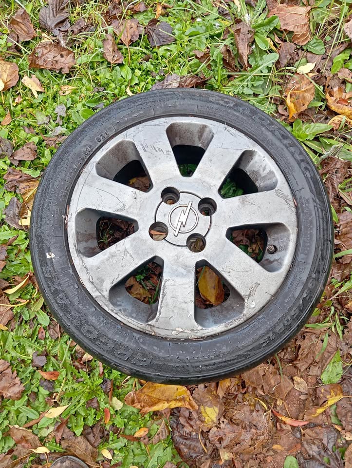 Opel Corsa 15inch 4 x 100 stud pattern rims - Private Seller Opel Corsa 15inch 4 x 100 stud pattern rims - Private Seller