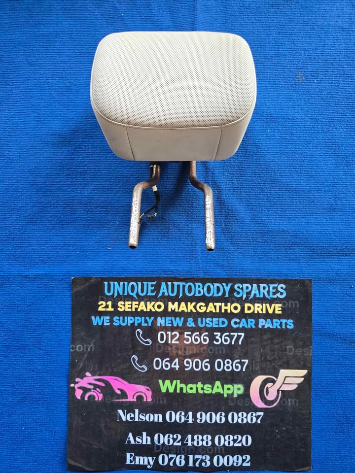 BMW 7 Series G70 i7 Head Rest Set