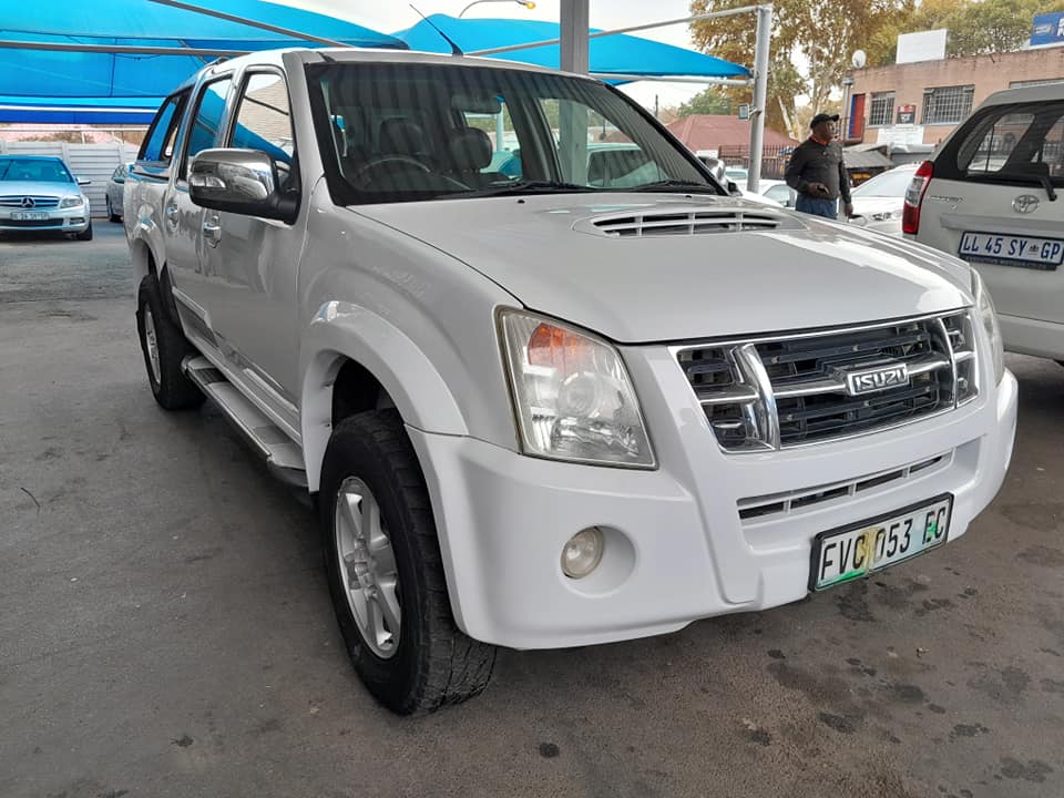 2010 ISUZU KB300 LX HARDBODY 4X2 DOUBLE CAB WITH CANOPY MANUAL