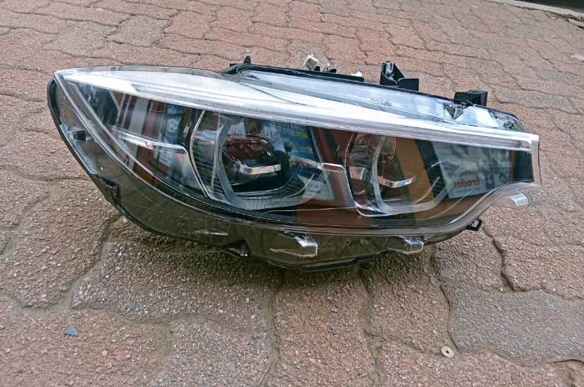 BMW M4 headlights Adaptive LED RHS BMW M4 headlights Adaptive LED RHS