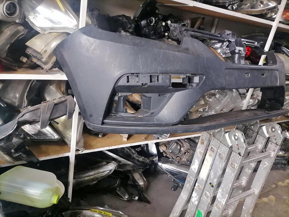 Renault Sandero black bumper DM or contact number in the description for assistance. - Private Seller Renault Sandero black bumper DM or contact number in the description for assistance. - Private Seller