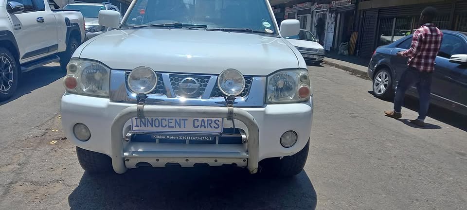 2006 NISSAN NP300 2.4 4X4 OFFROAD  PETROL, DOUBLE CAB, MANUAL 2006 NISSAN NP300 2.4 4X4 OFFROAD  PETROL, DOUBLE CAB, MANUAL