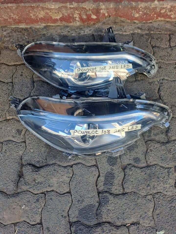 PEUGEOT 108 HEADLIGHT 2015 LED - Private Seller PEUGEOT 108 HEADLIGHT 2015 LED - Private Seller