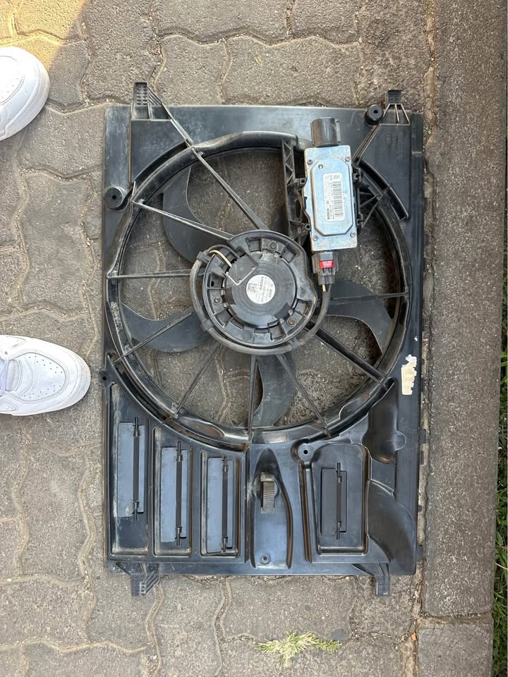 2012-2019 Volvo v40 radiator fan - Private Seller 2012-2019 Volvo v40 radiator fan - Private Seller