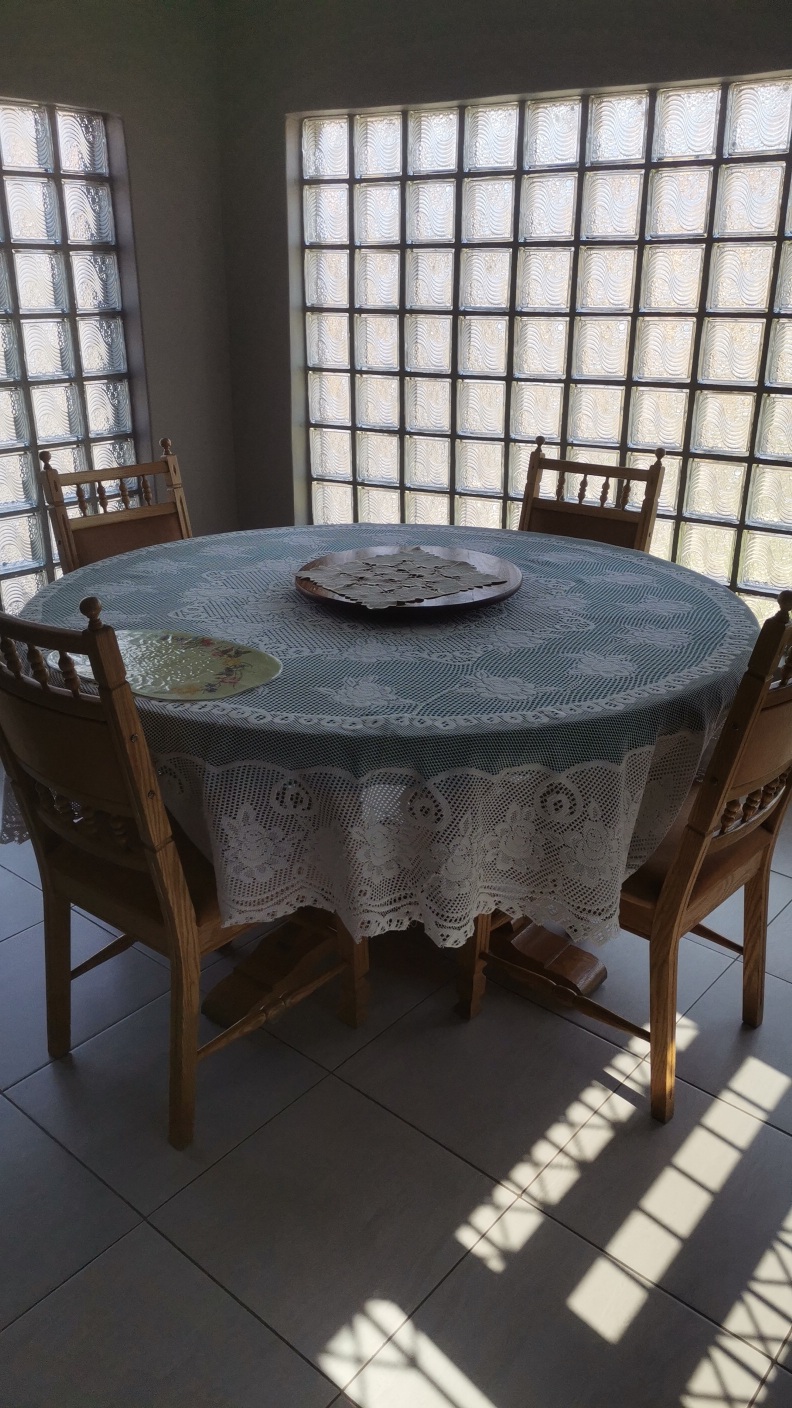 Dinnig room set and lunge suite
