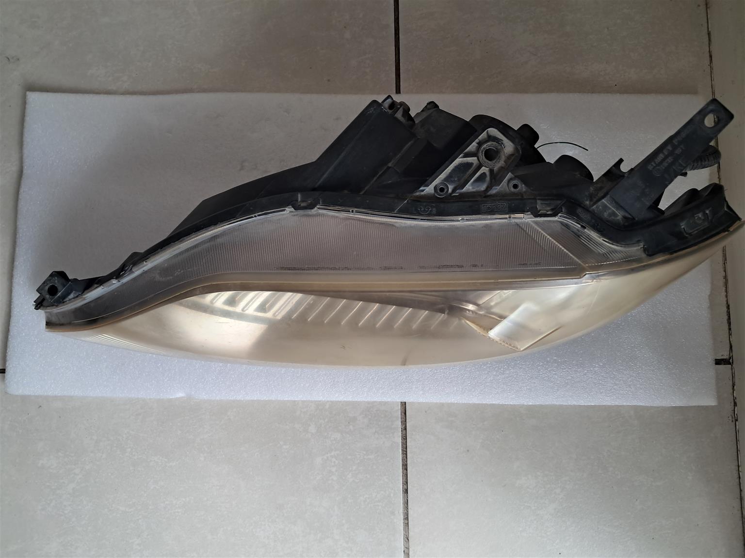 Headlight for Honda FRV - Private Seller Headlight for Honda FRV - Private Seller