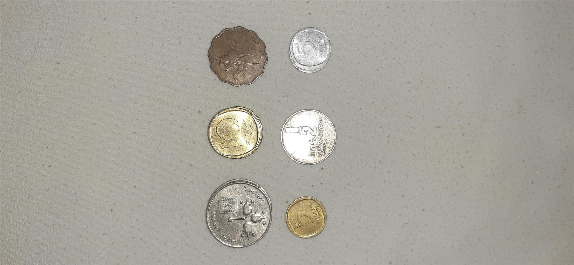 Hi selling my old coins and notes