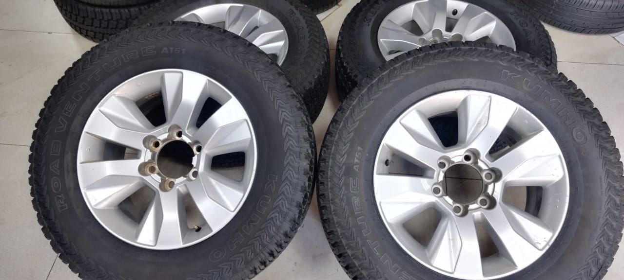17inch Toyota GD6 with 265/65R17 road ventures AT51 kumho tyres(caps include - Private Seller 17inch Toyota GD6 with 265/65R17 road ventures AT51 kumho tyres(caps include - Private Seller