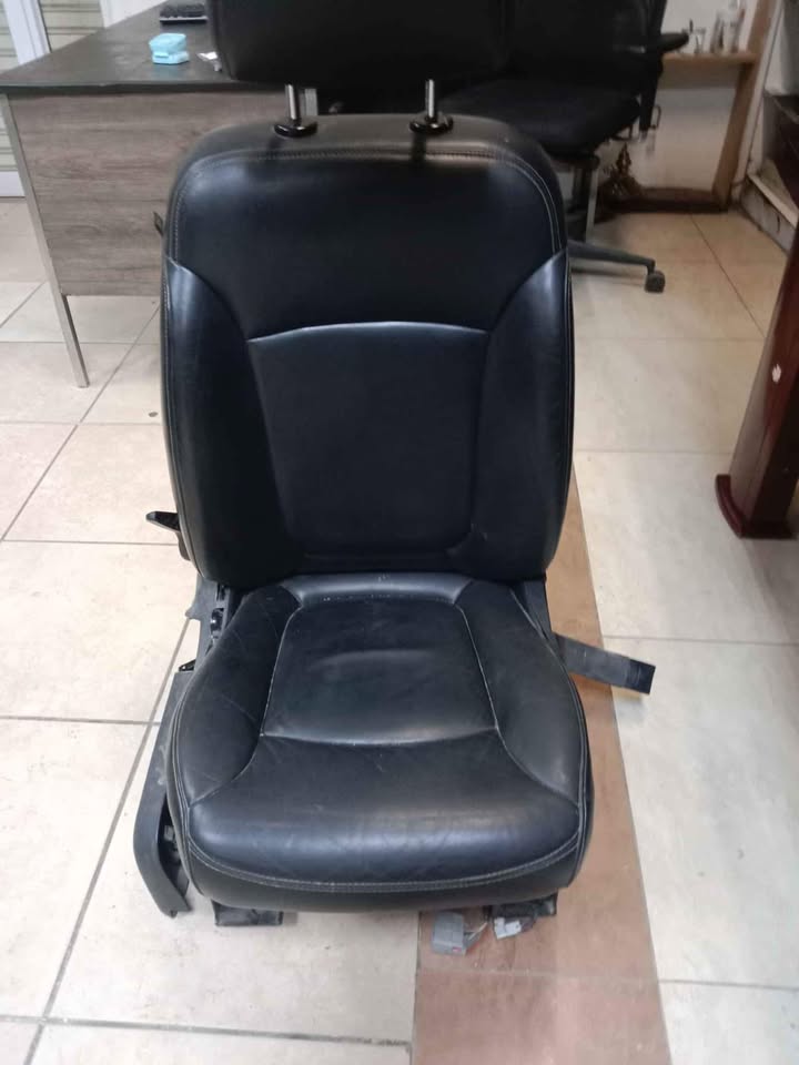 Leather car seat - Private Seller Leather car seat - Private Seller