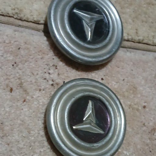 Toyota older model, flat tipe centre cap - Private Seller Toyota older model, flat tipe centre cap - Private Seller