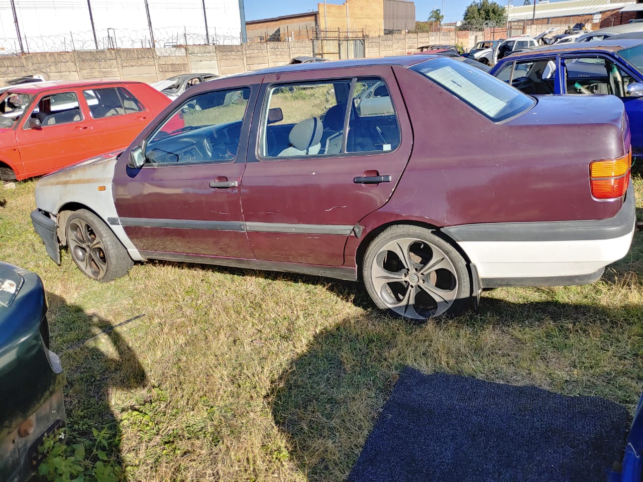 VW JETTA 3 BODY PARTS FOR SALE