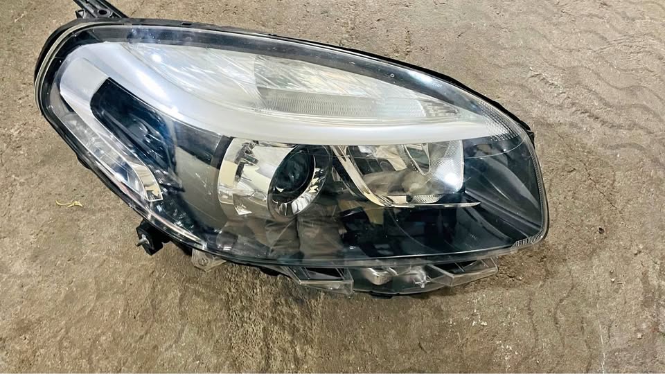 Renault Koleos headlight 2013 - Private Seller Renault Koleos headlight 2013 - Private Seller