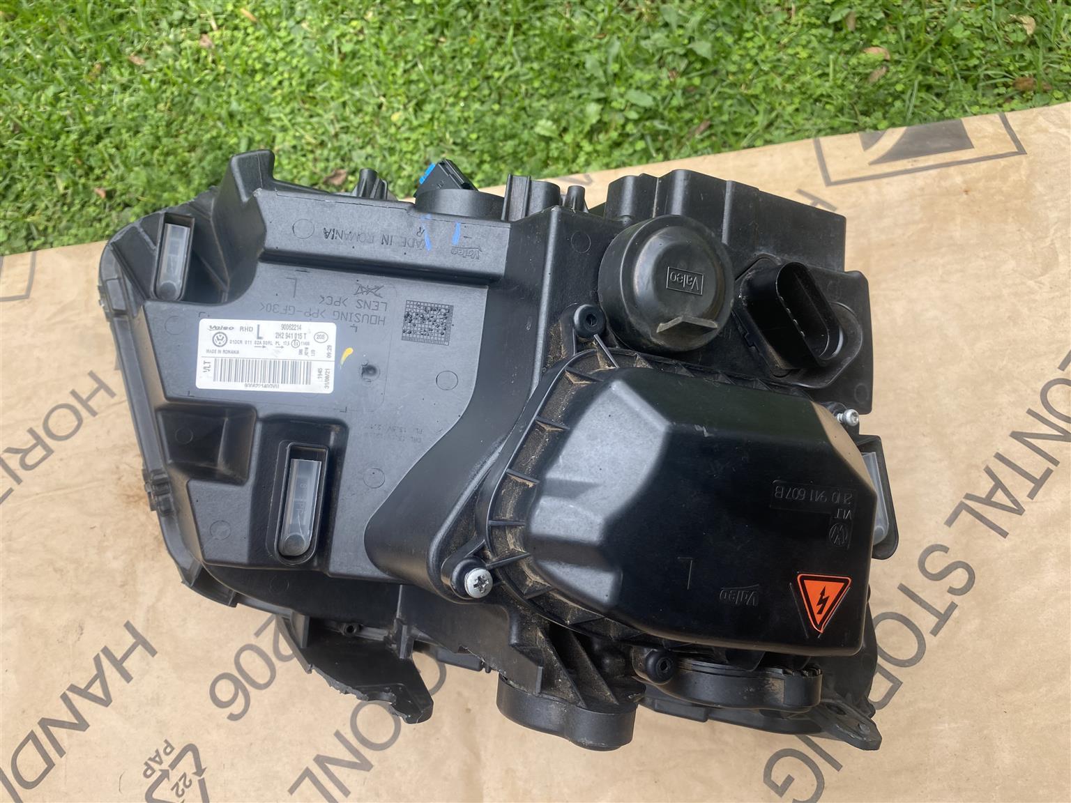 2021 VW AMAROK XENON HEADLIGHT LEFT SIDE FOR SALE. IN EXCELLENT CONDITION - Private Seller 2021 VW AMAROK XENON HEADLIGHT LEFT SIDE FOR SALE. IN EXCELLENT CONDITION - Private Seller