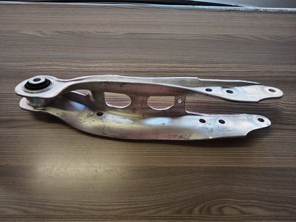2019 AUDI A5 RIGHT REAR LOWER CONTROL ARM FOR SALE IN A GOOD CONDITION - Private Seller