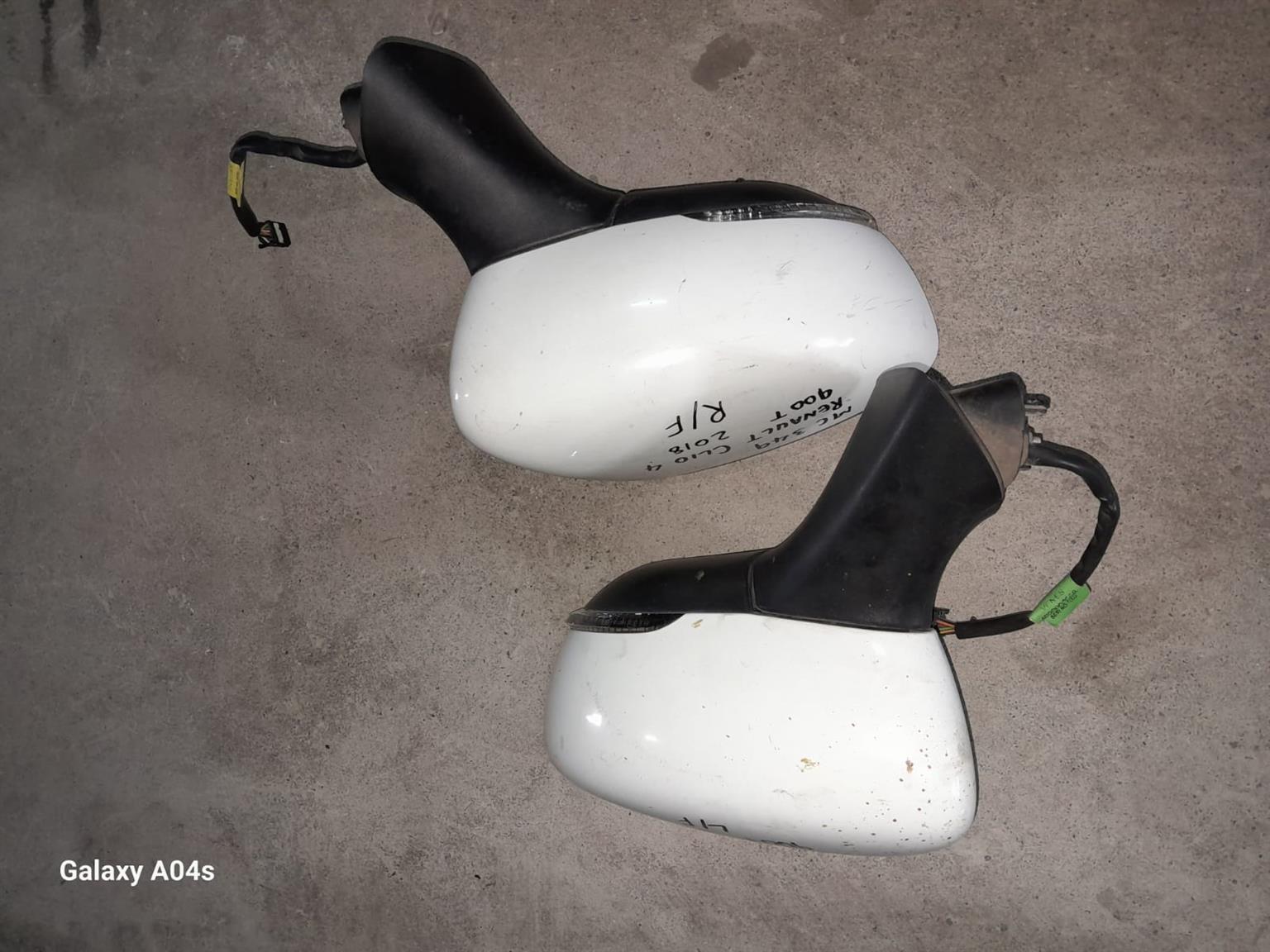 RENAULT CLIO 4 900T MODEL BOTH SIDE MIRRORS FOR SALE - Private Seller RENAULT CLIO 4 900T MODEL BOTH SIDE MIRRORS FOR SALE - Private Seller