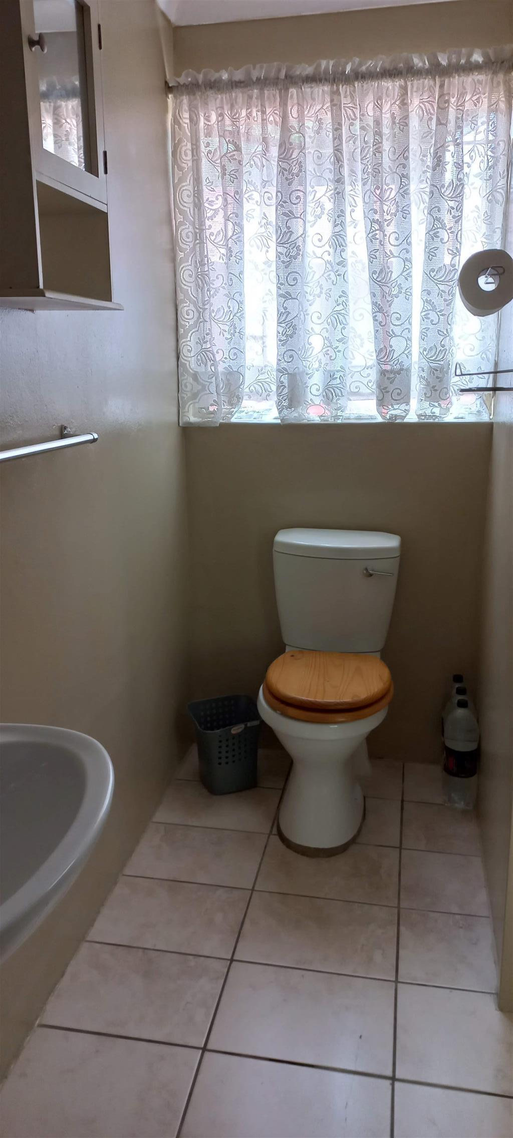 Fully 1 bedroom garden flat for rent. The Reeds Centurion. Junk Mail