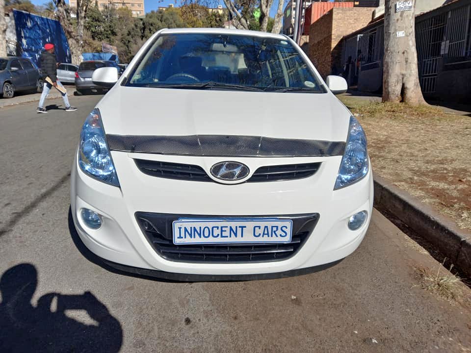 2013  HYUNDAI i20 1.6 ENGINE PETROL, MANUAL, WHITE COLOR, MILEAGE 79000KMS 2013  HYUNDAI i20 1.6 ENGINE PETROL, MANUAL, WHITE COLOR, MILEAGE 79000KMS