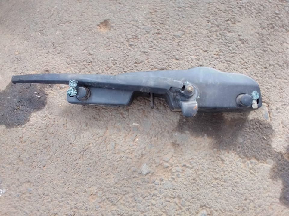 2005 up Hyundai Tucson back wiper arm - Private Seller 2005 up Hyundai Tucson back wiper arm - Private Seller