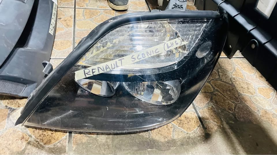 Renault Scenic headlight - Private Seller Renault Scenic headlight - Private Seller