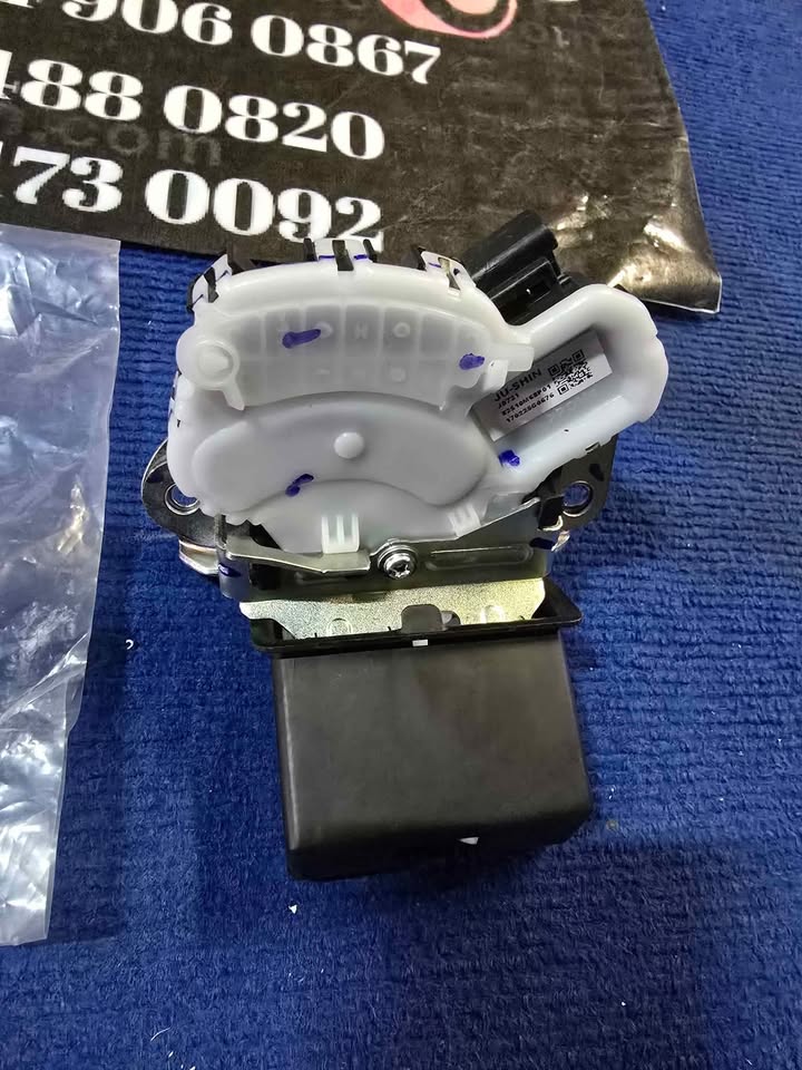 Toyota Starlet Cross Tailgate Boot Catch Lock