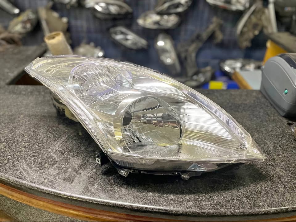 Suzuki swift Rhs headlight