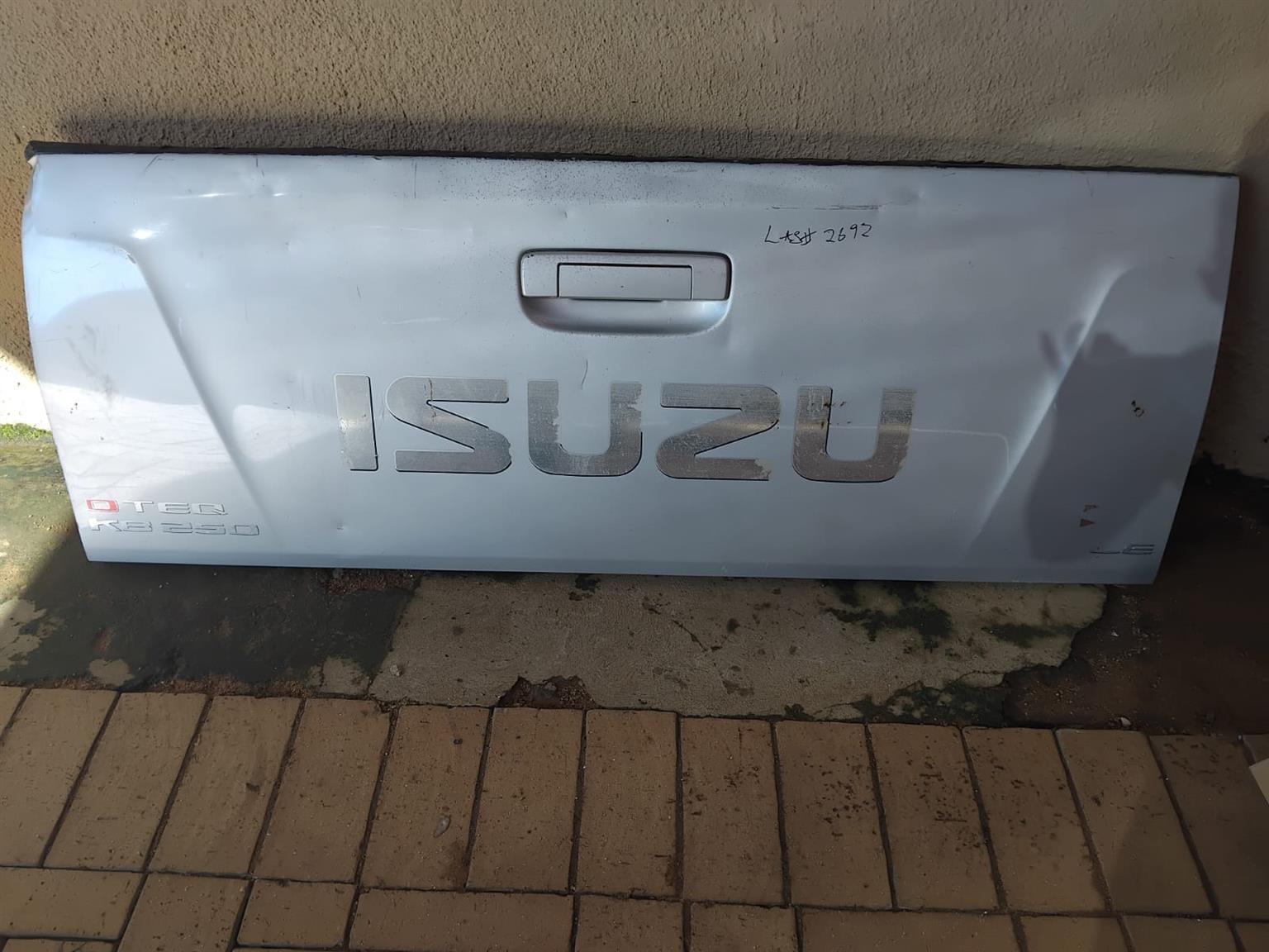 ISUZU KB250 DTEQ LE TAILGATE - Private Seller