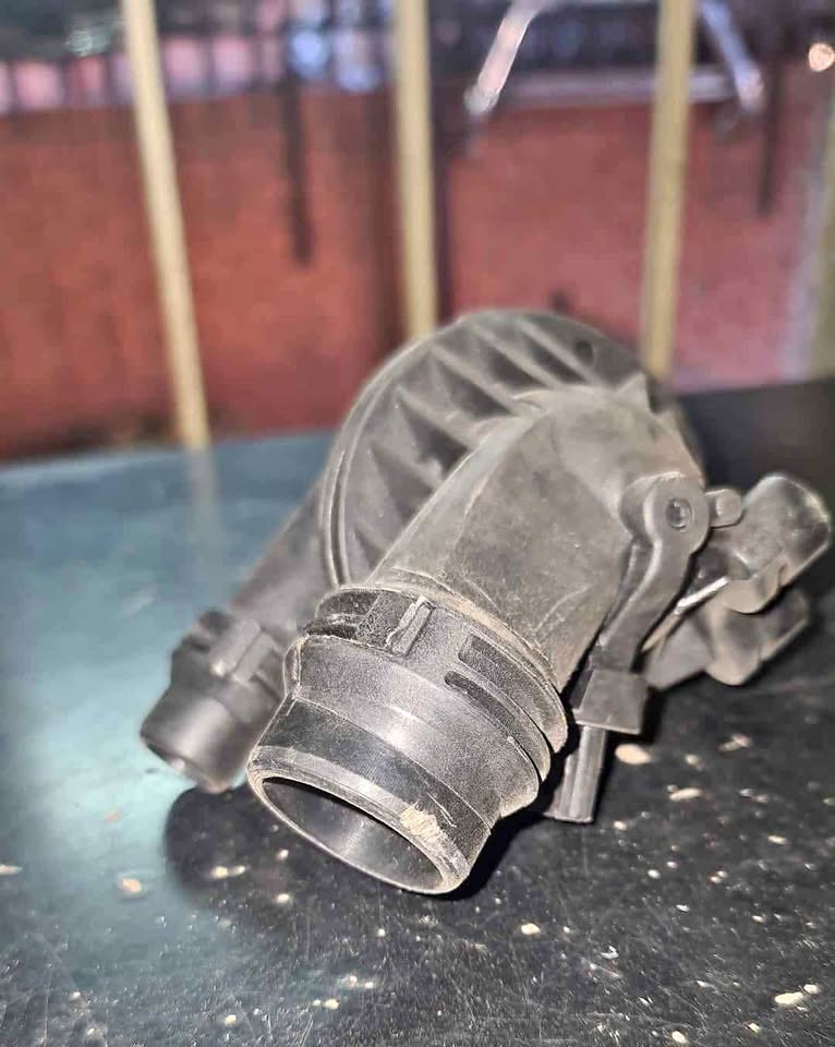 BMW E60/E90 318i/320i thermostat housing - Private Seller BMW E60/E90 318i/320i thermostat housing - Private Seller
