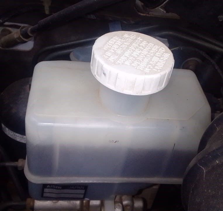 "Used Mitsubishi Pajero Gen 3"Brake Fluid Bottle for sale - Private Seller "Used Mitsubishi Pajero Gen 3"Brake Fluid Bottle for sale - Private Seller