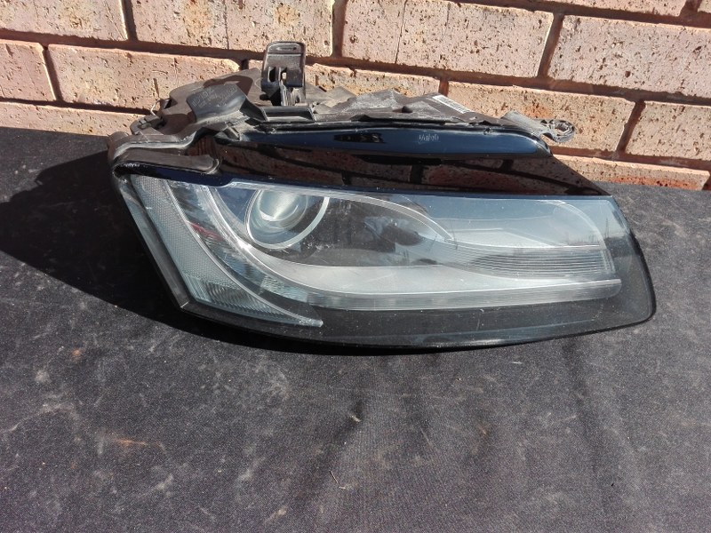 Audi A5 Left Xenon Headlight - Private Seller Audi A5 Left Xenon Headlight - Private Seller