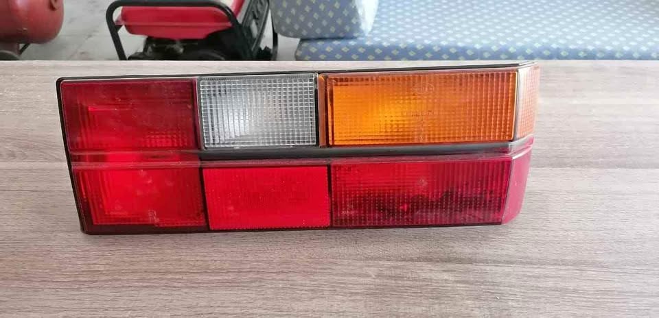 1x vw right side tail light