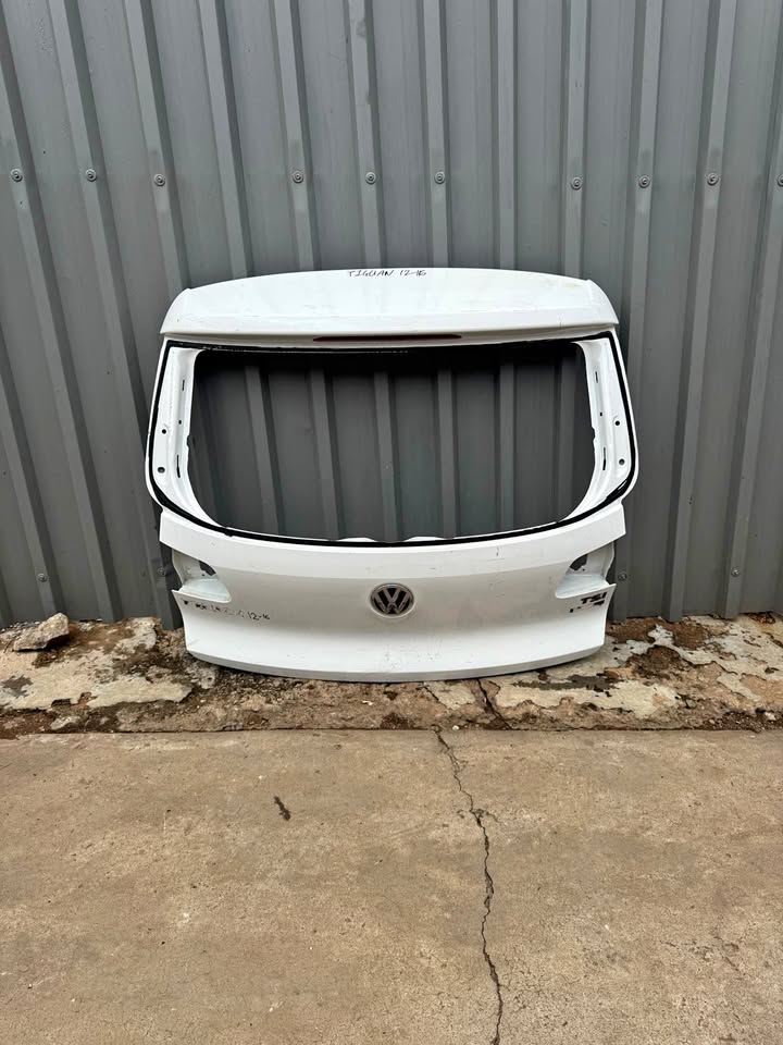 VW Tiguan Boot Tailgate Door - Private Seller VW Tiguan Boot Tailgate Door - Private Seller