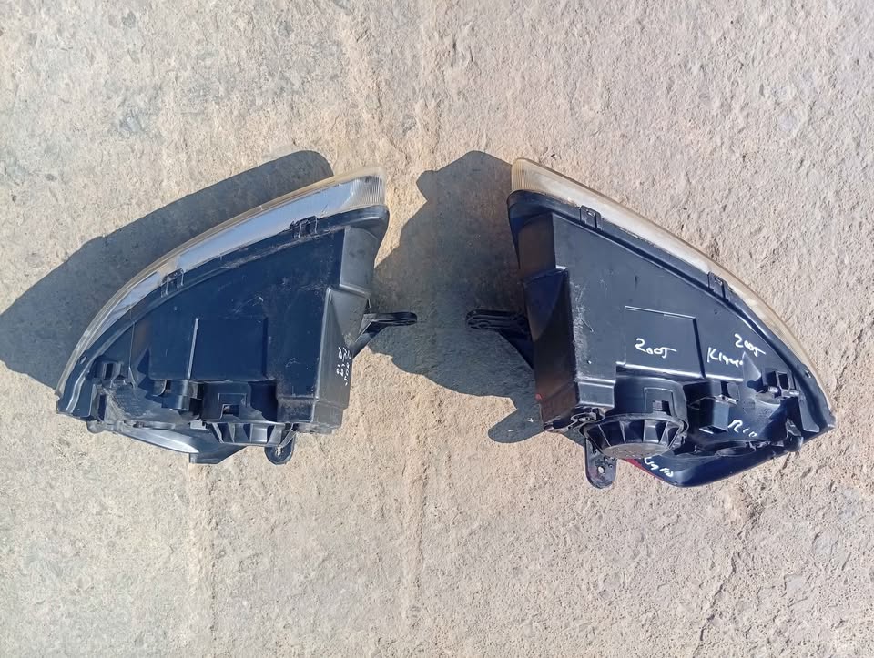 2005 Kia Rio left and right headlight - Private Seller 2005 Kia Rio left and right headlight - Private Seller