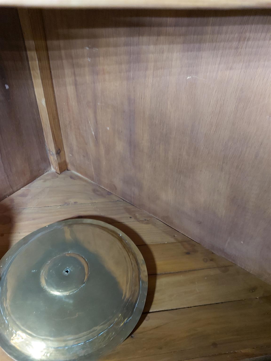 Antique corner unit