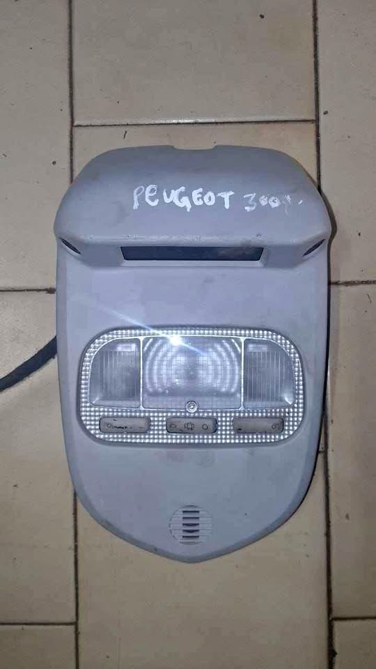 Peugeot 3008 dome light - Private Seller Peugeot 3008 dome light - Private Seller