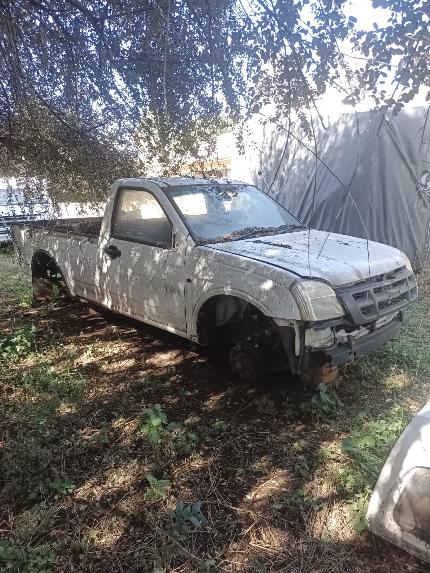 Isuzu Fleetside / Go Big LWB Stripping - Private Seller Isuzu Fleetside / Go Big LWB Stripping - Private Seller