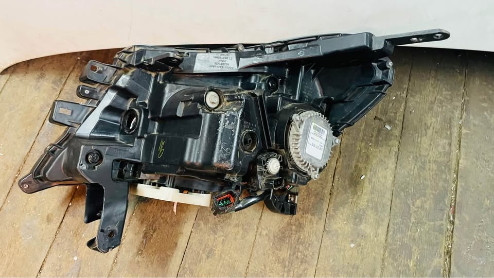 Nissan Navara headlight - Private Seller Nissan Navara headlight - Private Seller