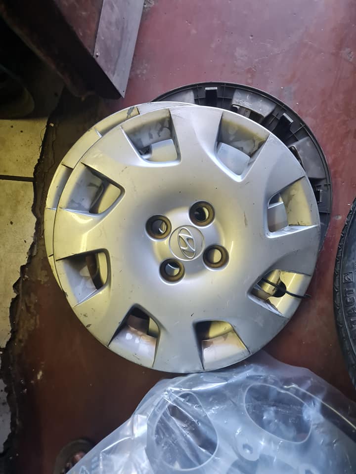 Hyundai i20 original wheel caps size 15 aset - Private Seller