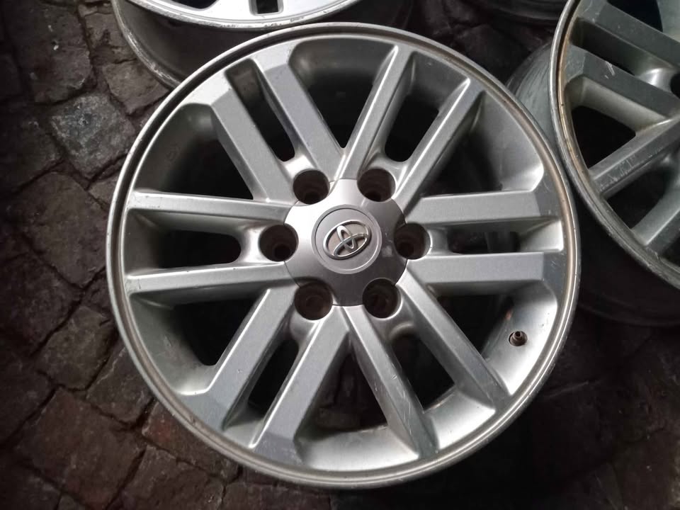 Toyota hilux d4d 3.0 rims for sale - Private Seller Toyota hilux d4d 3.0 rims for sale - Private Seller