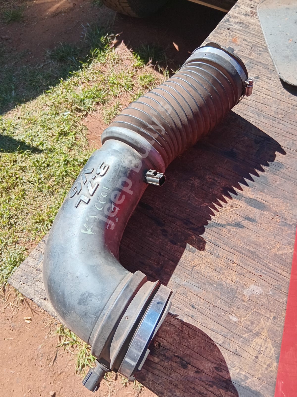 Pre Loved Intake Hose For 3.7 Jeep Cherokee KJ (V6) - Jeep Spares - Private Seller Pre Loved Intake Hose For 3.7 Jeep Cherokee KJ (V6) - Jeep Spares - Private Seller