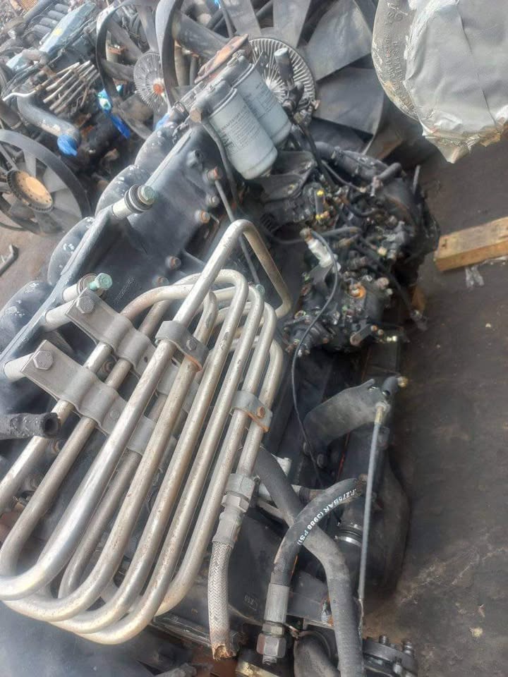 Truck and bus engines/gearboxes available
